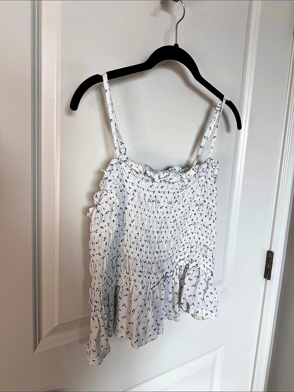 Free Assembly Smocked Top with Peplum Hem Floral Camisole White & Blue XL - Picture 5 of 10
